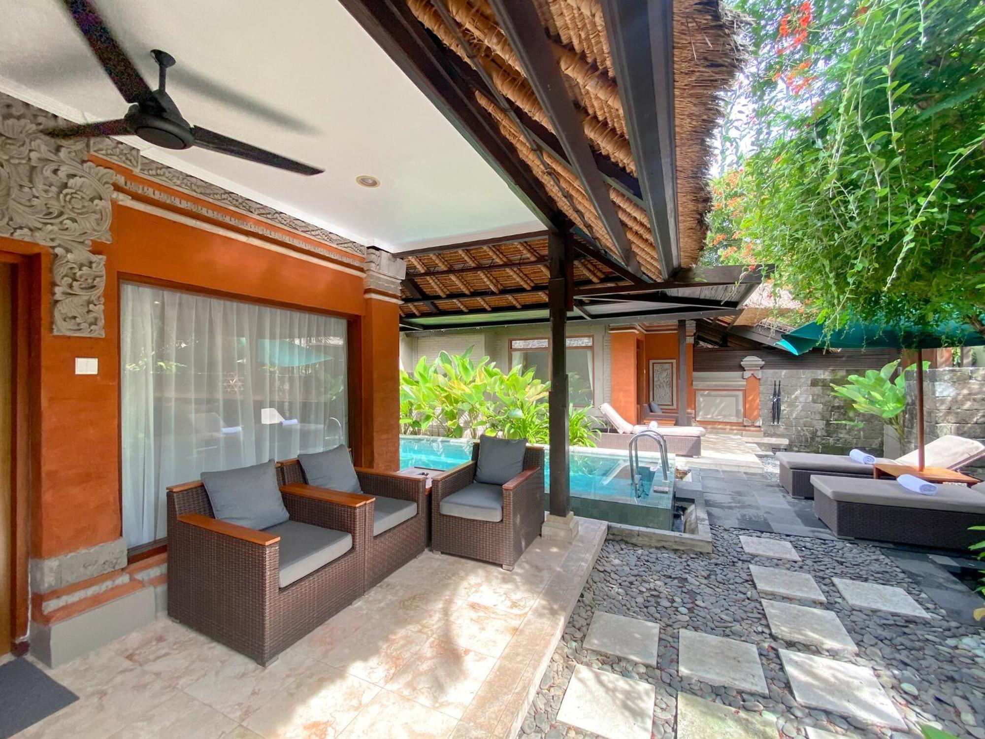 Legian Beach Hotel 4* Legian (Bali)